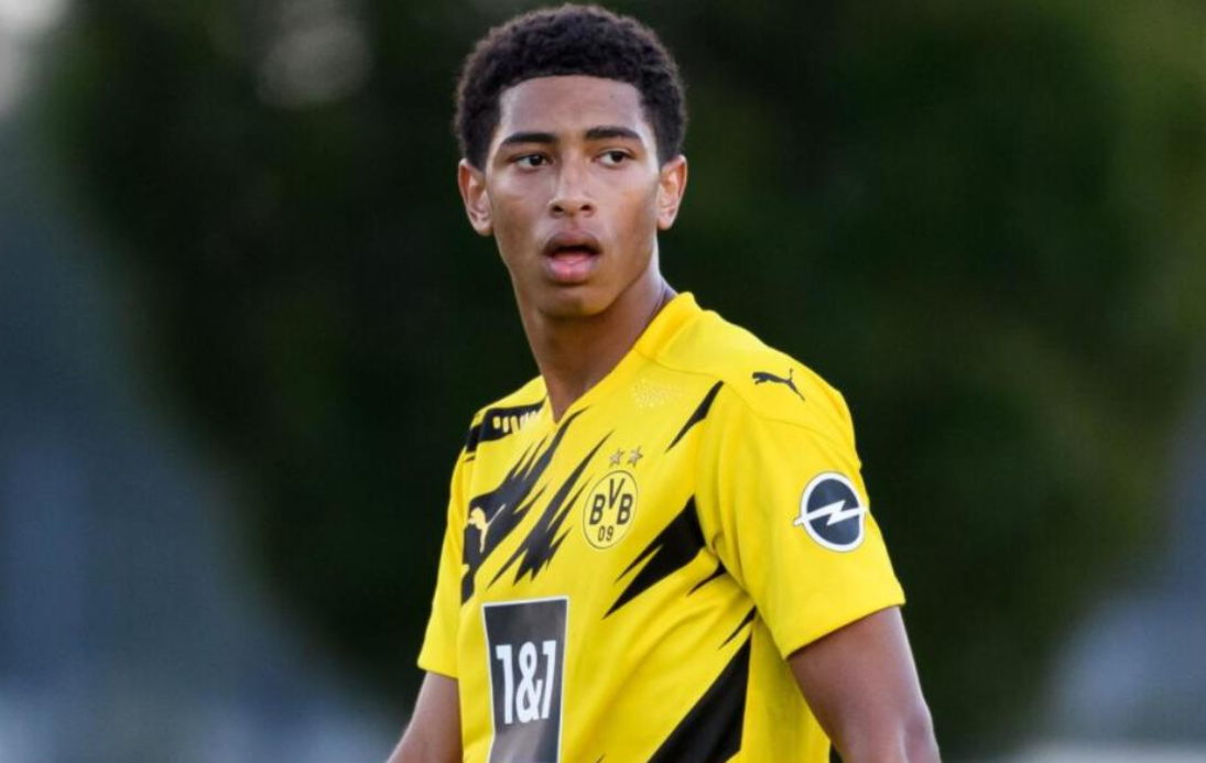 跟队：尤文想送走若昂-马里奥，然后签更有经验更全面的边后卫（随队记者：尤文考虑放走若昂-马里奥，寻求签下一名更有经验且更全面的边后卫）