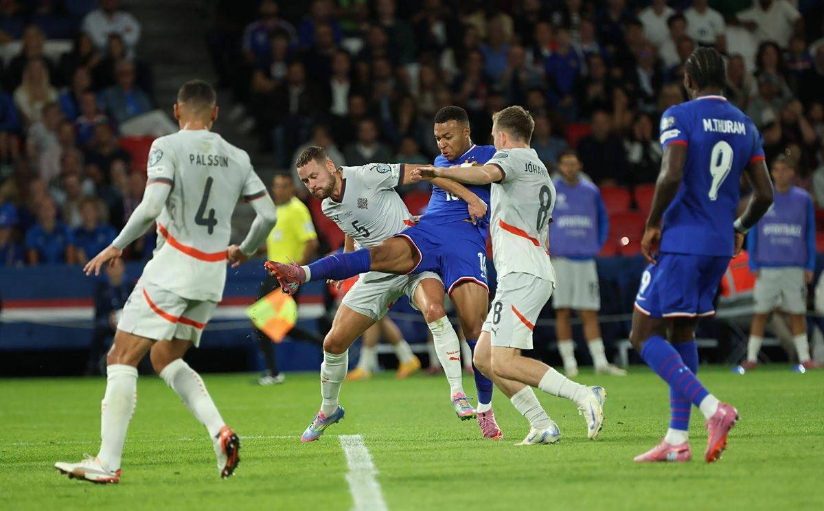 记者：李可并未参加申花赛前合练，明天能否首发存疑（记者称李可缺席申花赛前合练，明日首发成疑）