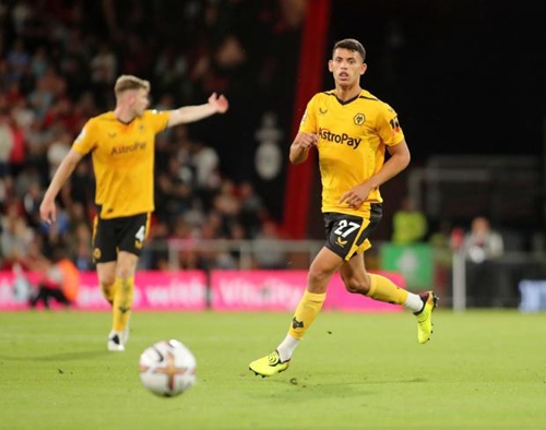 米兰双雄完成收购圣西罗球场及周边地块，新球场容量超7万人（AC米兰与国际米兰敲定收购圣西罗及周边地块，新球场可容纳逾7万人）