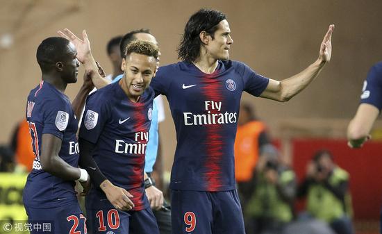 刘伟国：捧起中甲冠军奖杯很激动，明年力争在中超站稳脚跟（刘伟国：中甲夺冠激动不已，明年争在中超立足）