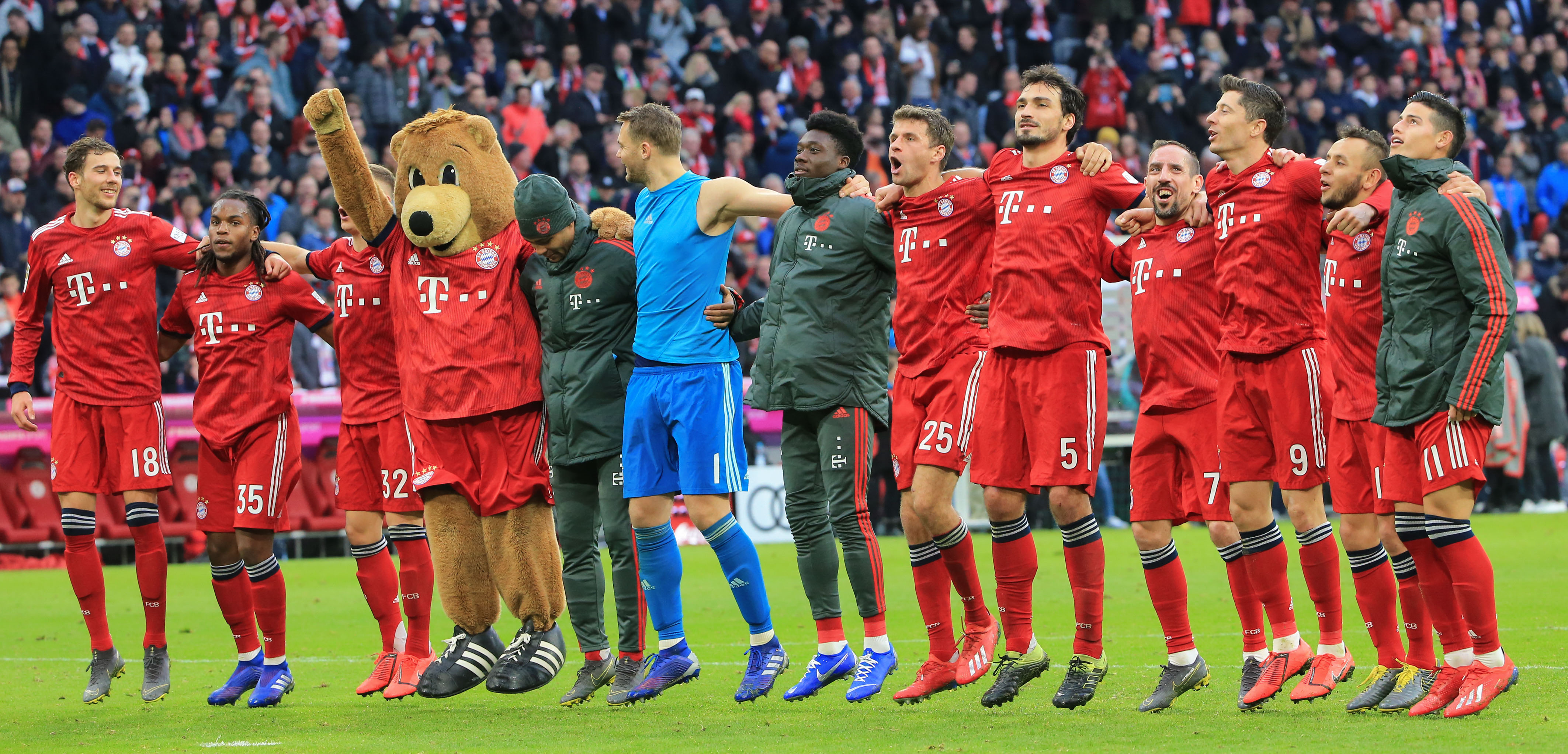 天空：纽卡对谢什科报价8000万欧+浮动，曼联不想卷入竞价战（天空：纽卡8000万欧+浮动报价谢什科，曼联不愿参与竞价战）