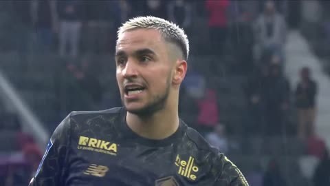 成都蓉城教练组现场观战中韩战，徐正源、金亨镒在场（成都蓉城教练组现身中韩之战现场，徐正源、金亨镒到场观战）