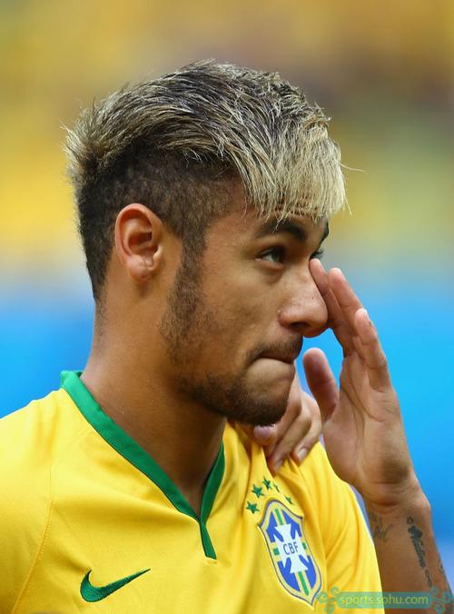 法甲战报：格林伍德双响、奥巴梅杨传射，马赛5-1尼斯登顶（法甲快讯：格林伍德梅开二度，奥巴梅杨传射建功，马赛5-1大胜尼斯升至榜首）