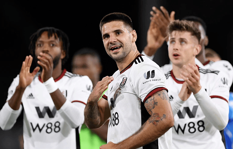 TA：阿森纳真正的隐患集中于防线；维拉的阵容几乎没容错空间（TA：阿森纳的薄弱点在防线；维拉阵容几乎无容错余地）