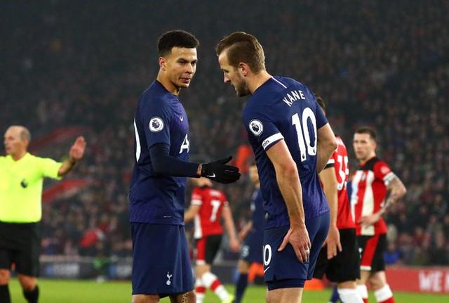 阿夫迪亚空砍37分，马刺115-102击败开拓者，福克斯37分率队稳居西部第五（阿夫迪亚37分难阻败局，马刺115-102拿下开拓者，福克斯轰37分助队稳居西部第五）