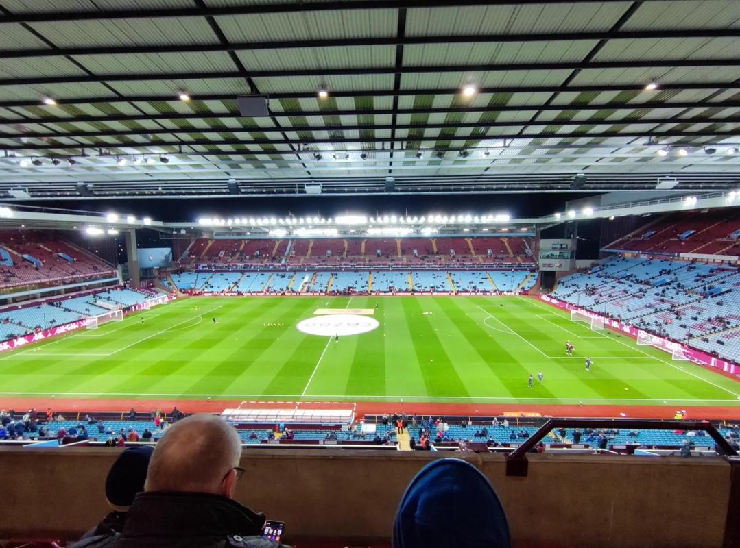 活塞成本赛季雷霆之后，第二支拿到20胜的球队（继雷霆之后，活塞成为本赛季第二支拿到20胜的球队）