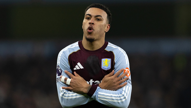 中场核心连续突破防守制造机会（中场大脑连续突击撕开防线造良机）